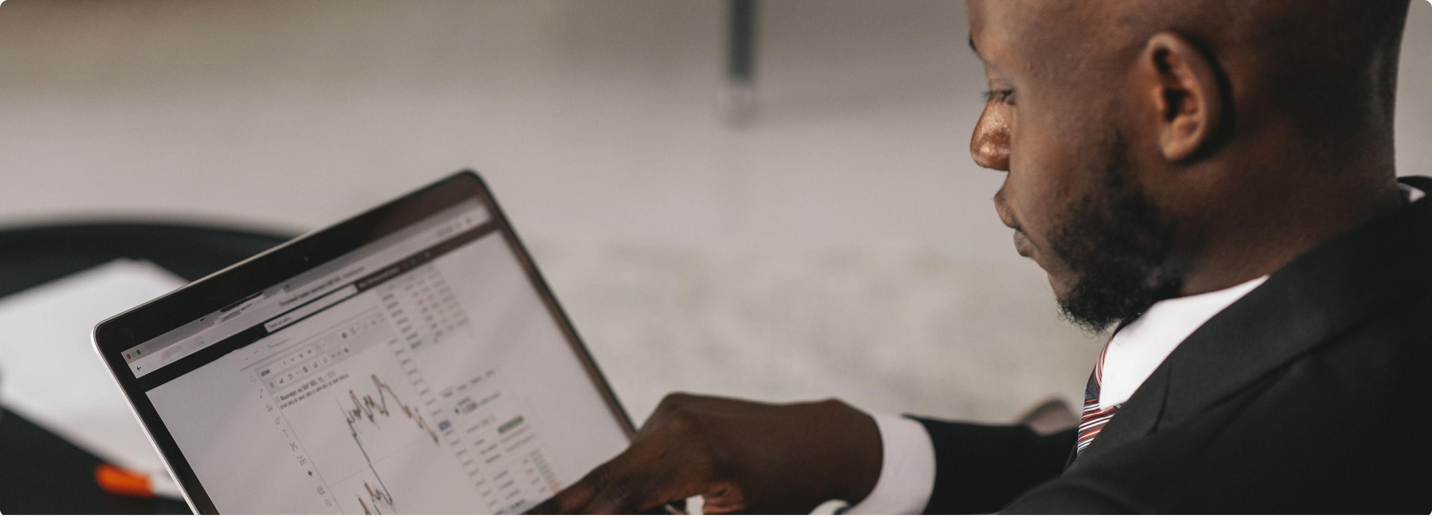 Trade UK100 | Access the FTSE 100 Index with Live Chart Tools